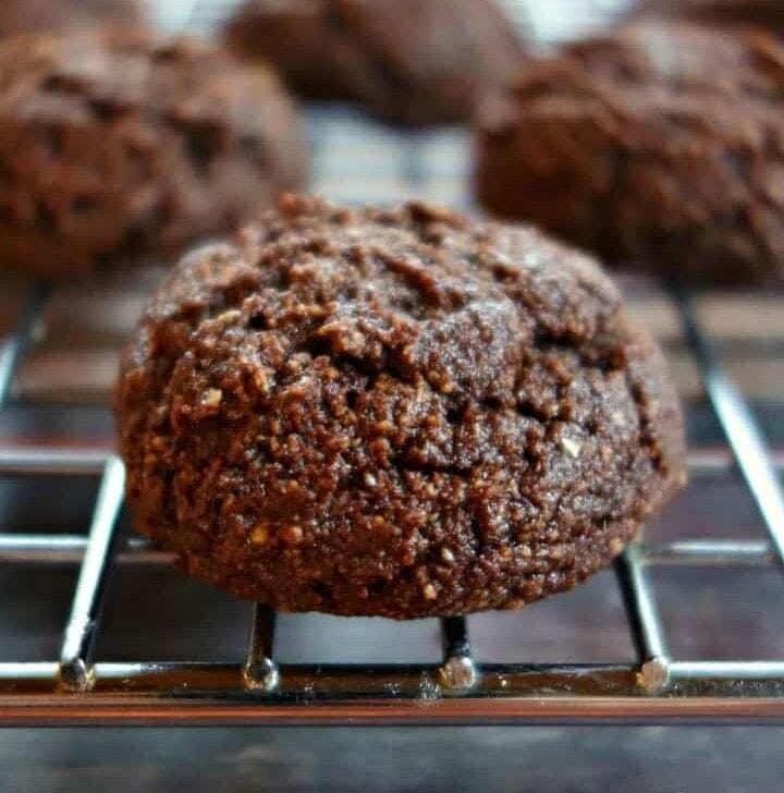 4-Ingredient Chocolate Almond Flour Cookies {Grainfree, Vegan, Paleo, Oil-Free}